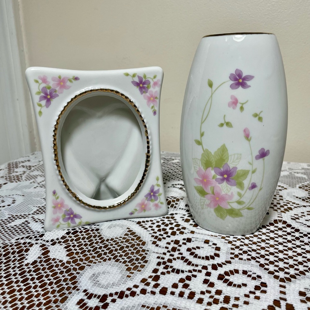 SOLD VTG Floral Ceramic Vase and Frame Set